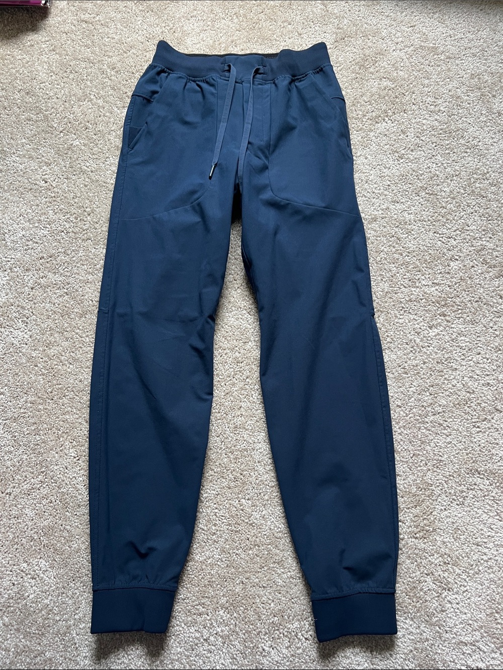 Lululemon men’s ABC Warpstreme Jogger
Regular size XS navy